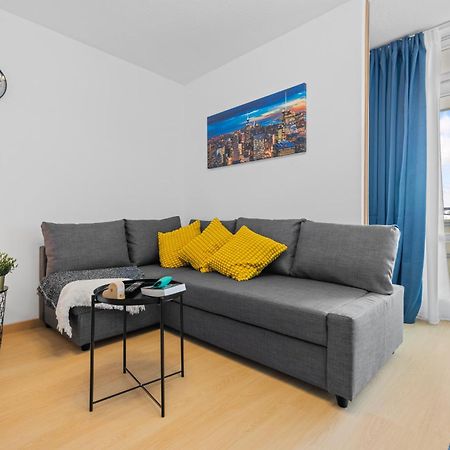 Sonniges City-Apartment Mit Suedbalkon Und Parklatz Neusass Esterno foto