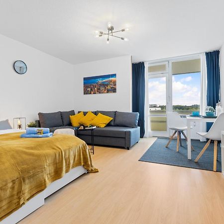 Sonniges City-Apartment Mit Suedbalkon Und Parklatz Neusass Esterno foto