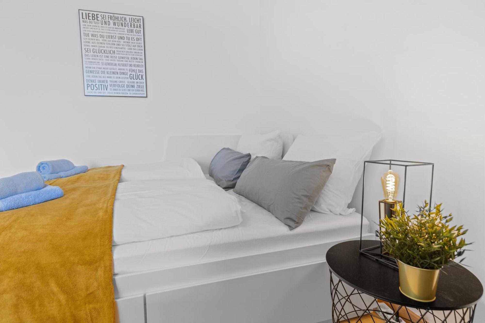 Sonniges City-Apartment Mit Suedbalkon Und Parklatz Neusass Esterno foto