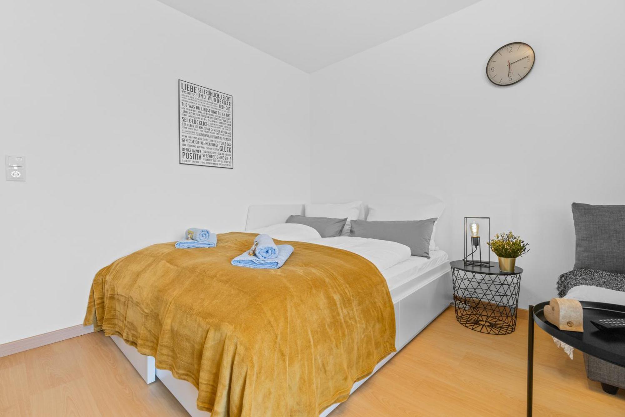 Sonniges City-Apartment Mit Suedbalkon Und Parklatz Neusass Esterno foto