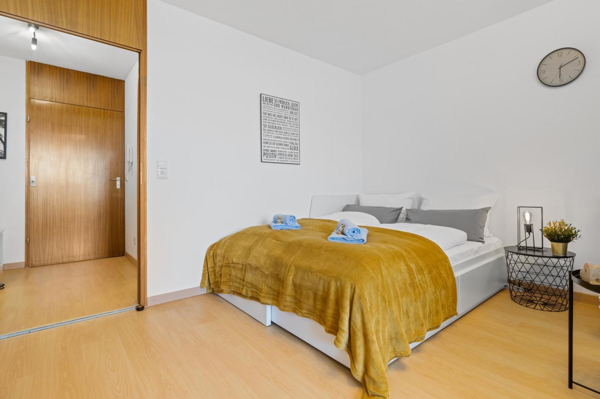 Sonniges City-Apartment Mit Suedbalkon Und Parklatz Neusass Esterno foto