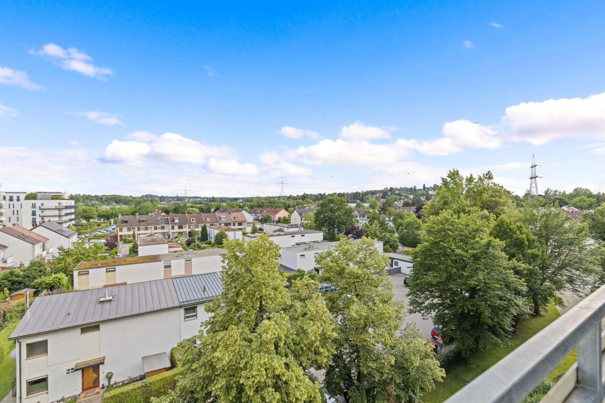 Sonniges City-Apartment Mit Suedbalkon Und Parklatz Neusass Esterno foto
