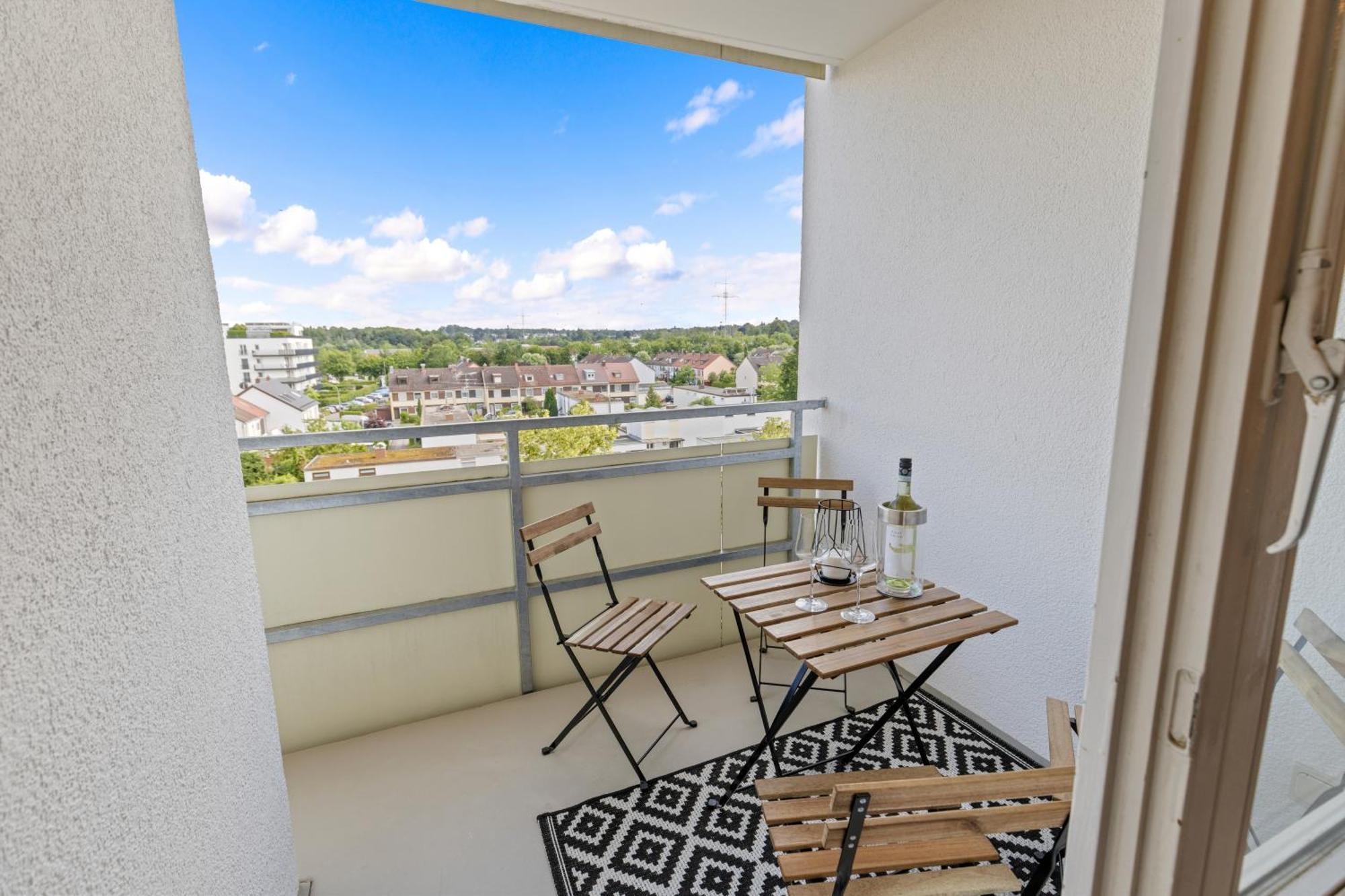 Sonniges City-Apartment Mit Suedbalkon Und Parklatz Neusass Esterno foto